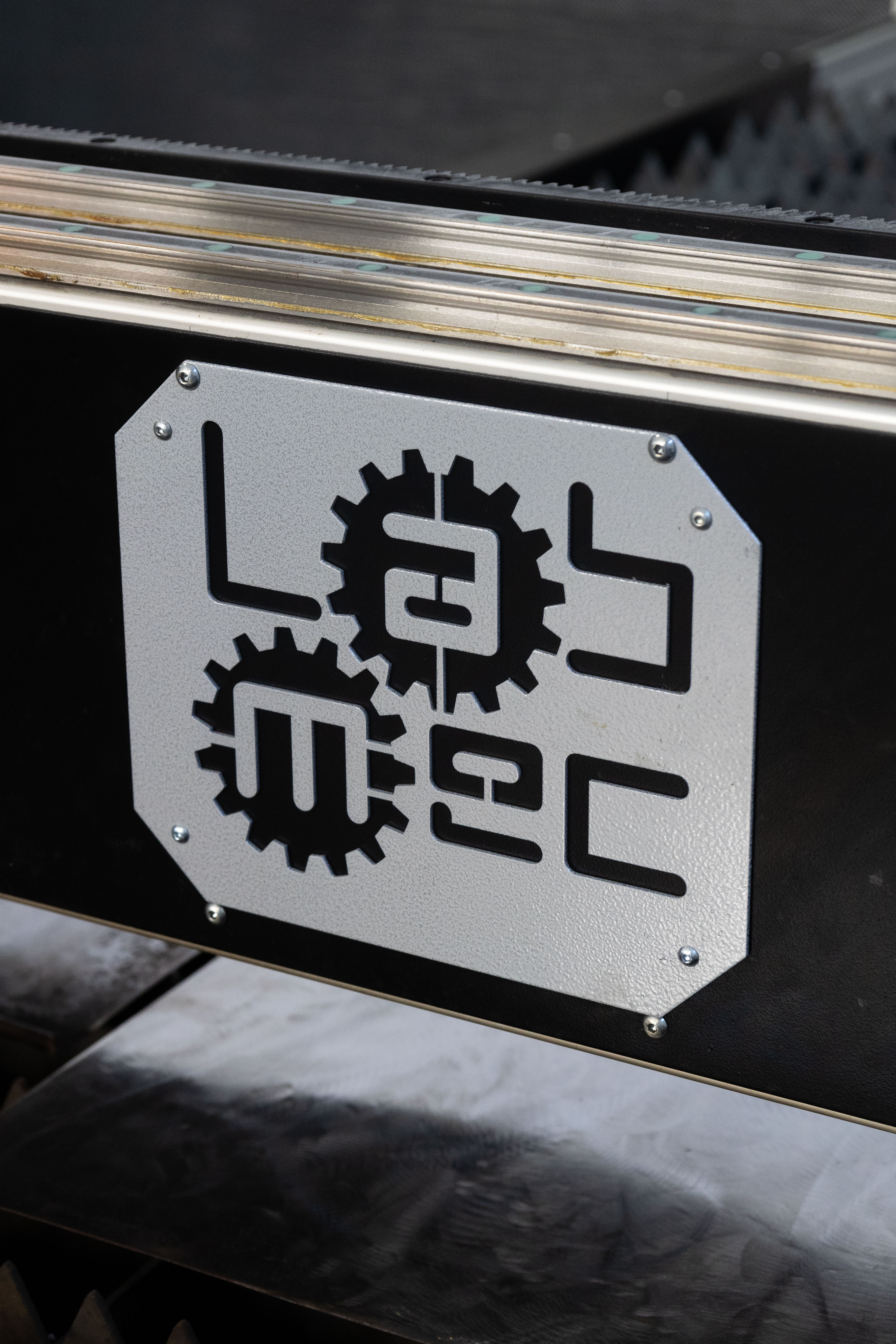 logo labmec incisione