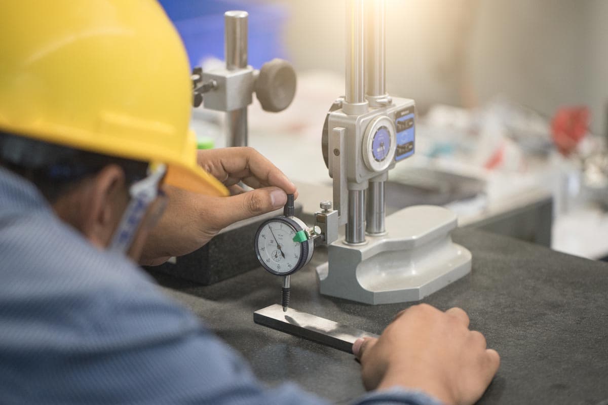 Macchina Spianatrice: Precisione e Innovazione per la Lavorazione di Lamiere